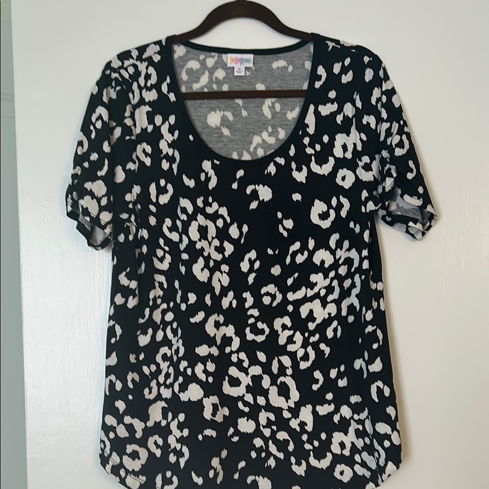 LuLaRoe Black and White Patterned Short Sleeve Top